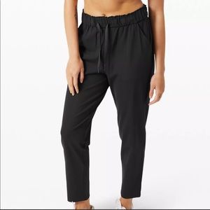 Keep Moving Pant 7/8 High-Rise in Black